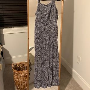 Old Navy - blue and white dress with slit (NEVER WORN)